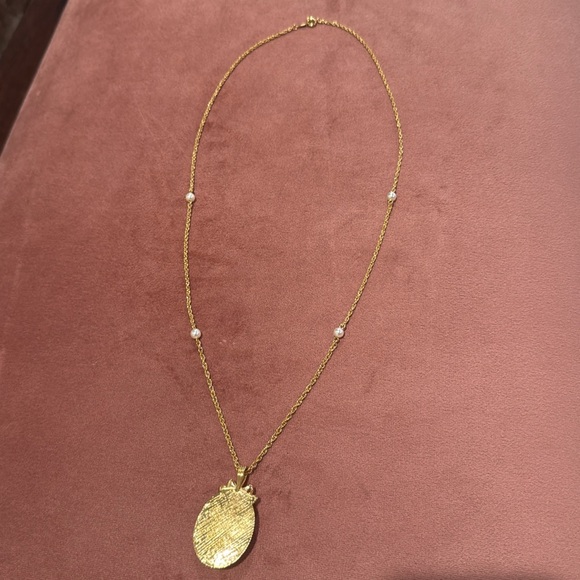 Elegant Vintage Gold Cameo Pendant Necklace. - Picture 5 of 5